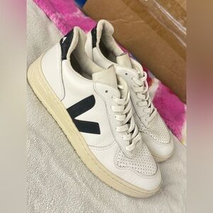 Veja Women's Running Shoes Size 7